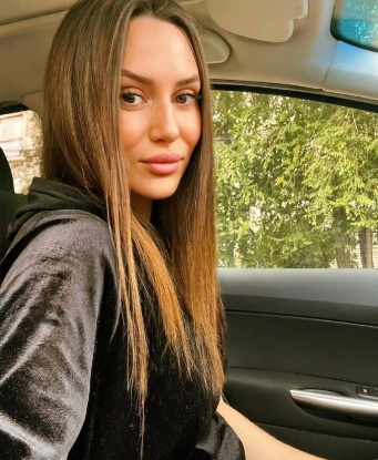 В Москве я создам для тебя особую атмосферу нашей встречи. Мои услуги насыщены страстью и удовольствием. У меня есть опыт и знания, чтобы угодить тебе во всех твоих желаниях. Мои искусные руки и горячие губы погрузят тебя в мир незабываемых ощущений. Мои клиенты говорят, что я воплощение идеальной любовницы. Посмотри на мои фото и оцени сам, какая я красивая и соблазнительная! ✨ Не упусти шанс испытать настоящий праздник чувств и наслаждений со мной. Доверься мне и я сделаю все, чтобы ты остался доволен и счастливым. Жду твоего звонка, дорогой! 💕 Елена